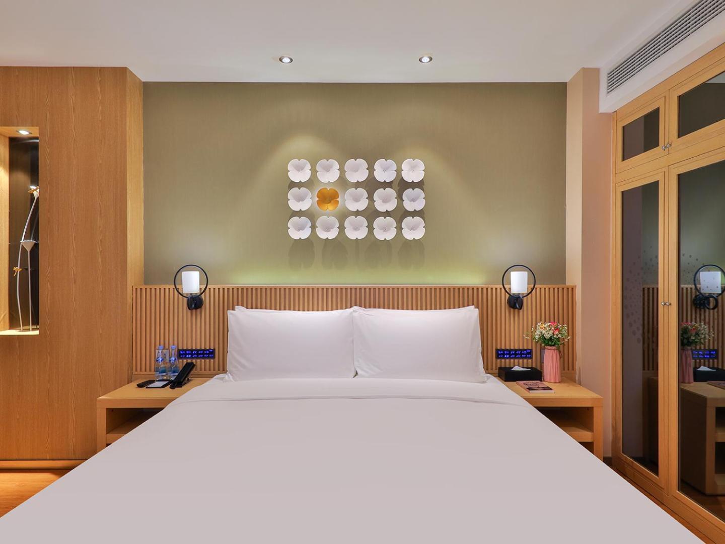 Crystal Orange Dachang Hotel 4*